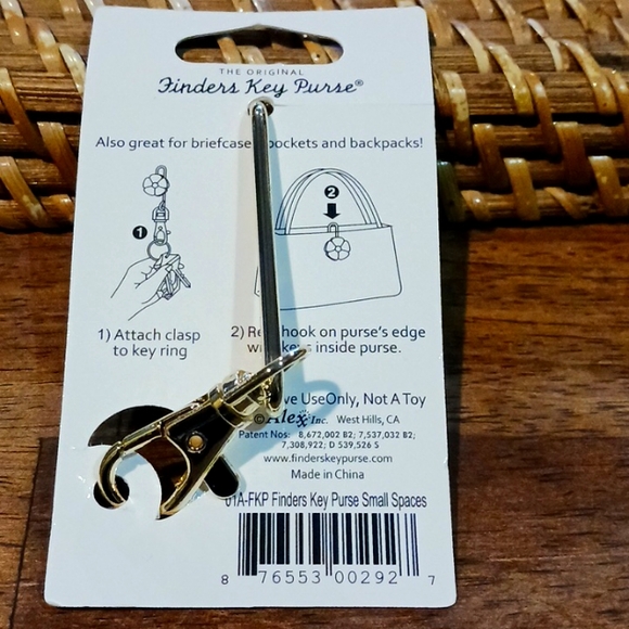 PINEAPPLE Alexx Finders Key Purse Keychain/Hook for bag, purse & MORE - Picture 3 of 3